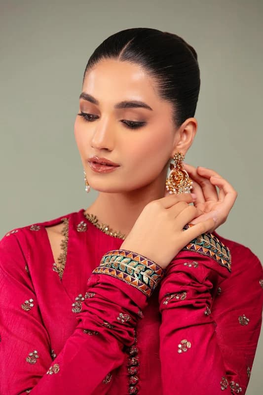Model wearing tiered kundan chandelier earrings