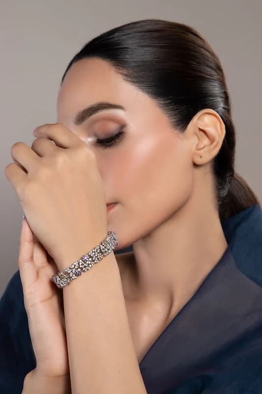 Crystal line bracelet worn at the wrist